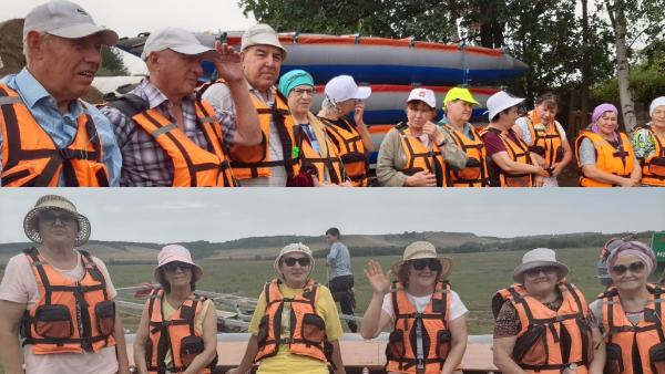 Участники Центра общения старшего поколения г. Азнакаево отправились в сплав по реке Ик