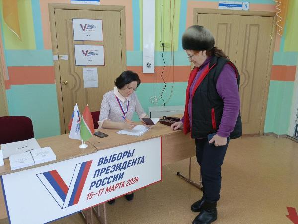 Старшее поколение г.Азнакаево с утра на выборах со своей  активной гражданской позицией