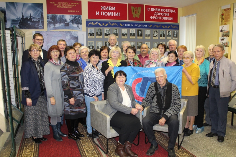Челнинские пенсионеры посетили музей истории Боевой Славы автомобильных войск