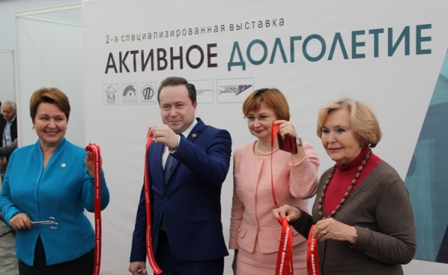 Эдуард Вафин и Любовь Мишина приняли участие в открытии выставки «Активное долголетие»