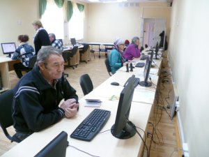 Пенсионеры обучаются компьютерной грамоте в Алькеевском районе