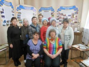 Пенсионеры посетили заводской музей в Менделеевском районе