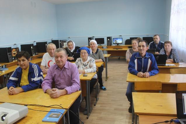 Дрожжановские пенсионеры обучаются компьютерной грамотности 