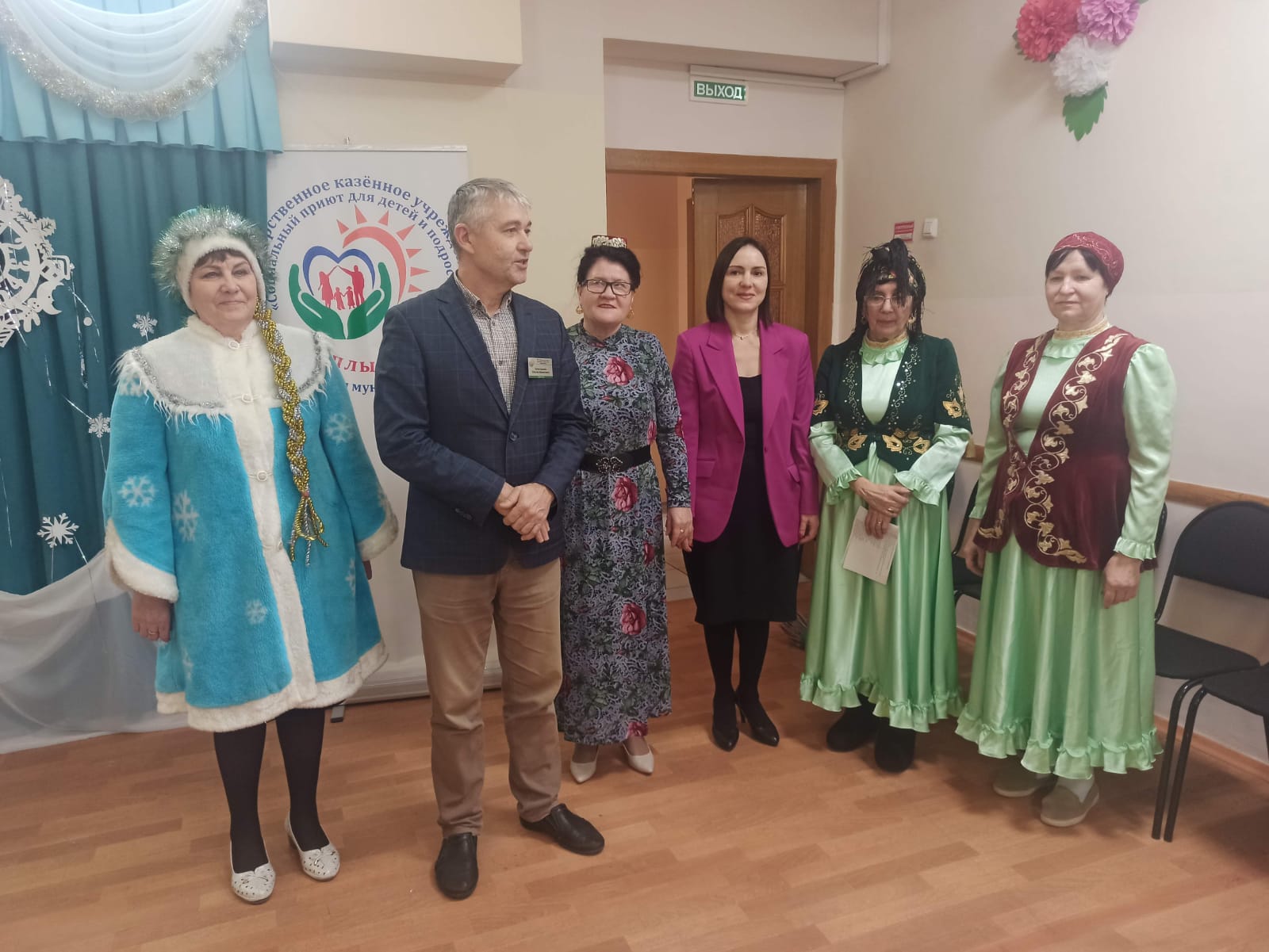 Новогодний праздник в приюте для детей и подростков