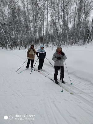 Новый 2024 год старшее поколение г.Азнакаево начинает с лыжной трассы