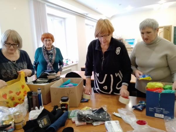 Помощь СВО, передача гуманитарной помощи от серебряных волонтеров.