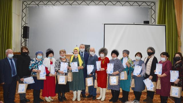 Выставка творческих работ пенсионеров