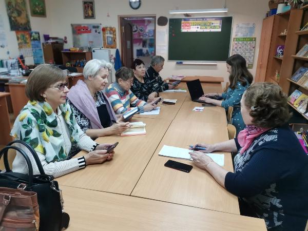 Продолжаются занятия по программе «Работа на смартфоне»