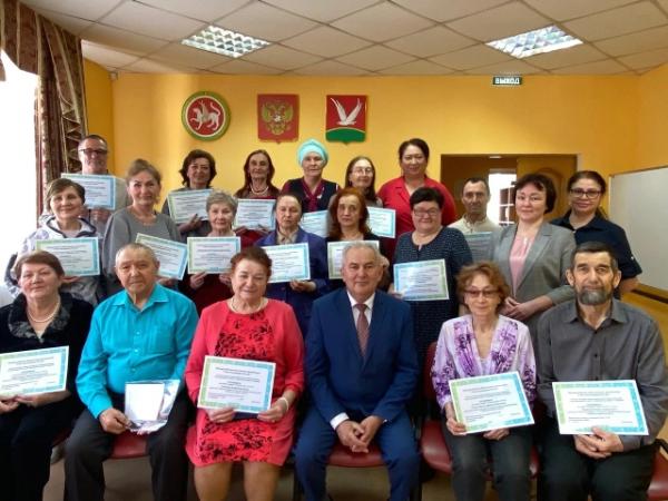 Вручение сертификатов слушателям «Университета третьего возраста»по направлению «Работа на планшете»