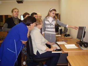 В Доме детского творчества и еще в 2 школах города с 1 ноября месяца открылись бесплатные компьютерные курсы для пенсионеров г.Заинска и Заинского района