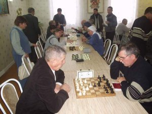 Местное  отделение Союза  пенсионеров и  комитет  по  делам  молодежи  и  спорту  Кукморского  муниципального  района 17 ноября 2011 г.  приняли  участников  темпо-турнира  по  шахматам  и  шашкам  на  первенство  республики