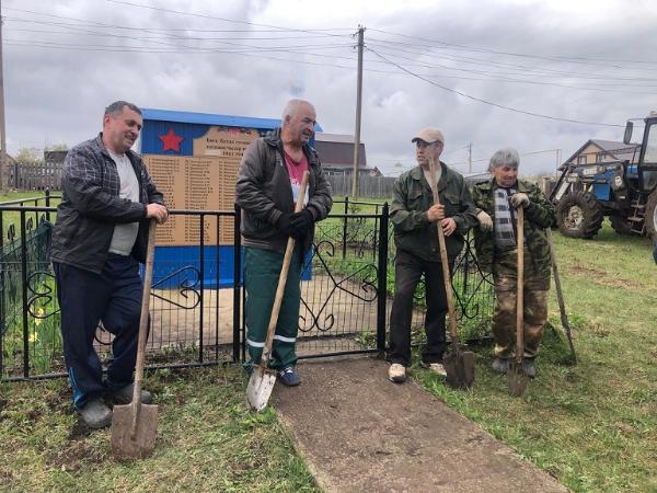 Патриотическая акция «Елка героя»