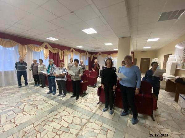 Своим творчеством создавать новогоднее настроение горожан