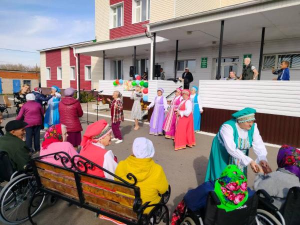 Благотворительный концерт ко дню пожилых людей 