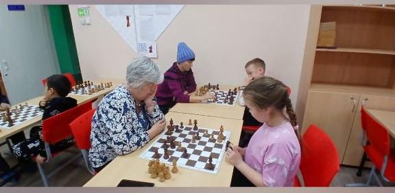 Шахматный мостик:когда за одной доской встречаются старшее и младшее поколения