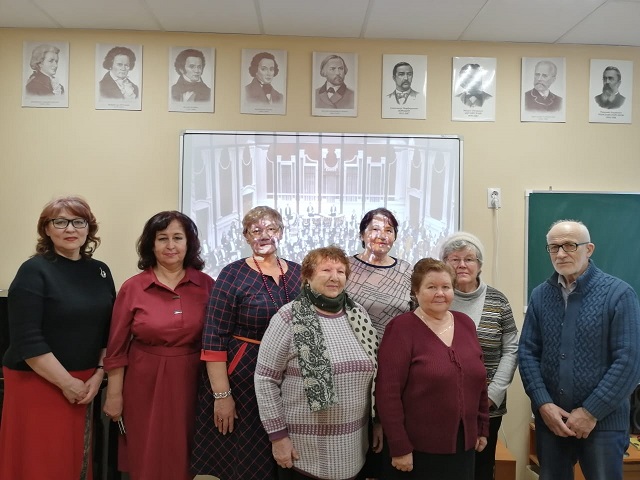 Студенты университета третьего возраста посетили Детскую школу Искусств Студенты университета третьего возраста посетили Детскую школу Искусств
