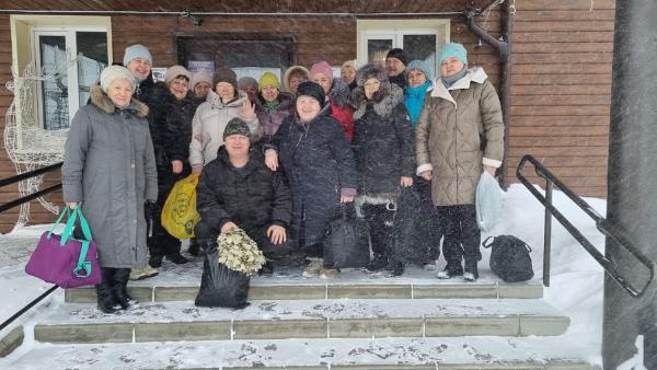 Пенсионеры отмечают крещение с заботой о здоровье