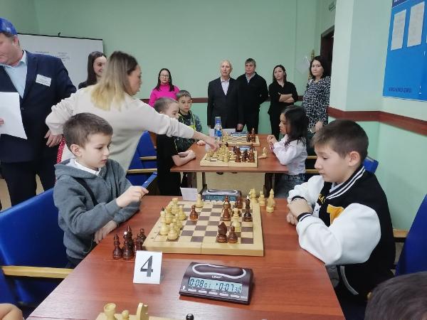 Азнакаевцы участвуют в шахматном турнире всей семьей
