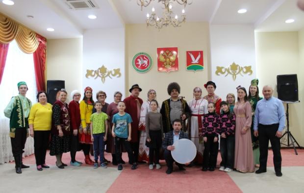 старшее поколение местного Союза пенсионеров  г.Азнакаево приняли участие на празднике «Хоровод дружбы»