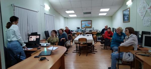 Стартовали занятия по программе «Работа на смартфоне»
