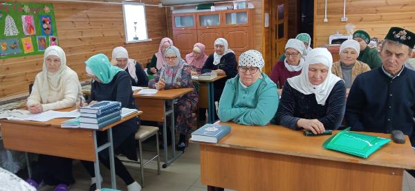 Занятия по арабскому языку в Университете третьего возраста