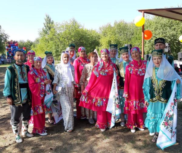 Первые гастроли танцевального ансамбля старшего поколения «Умырзая»