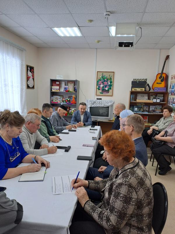 В центре общения старшего поколения состоялась встреча с главным врачом района
