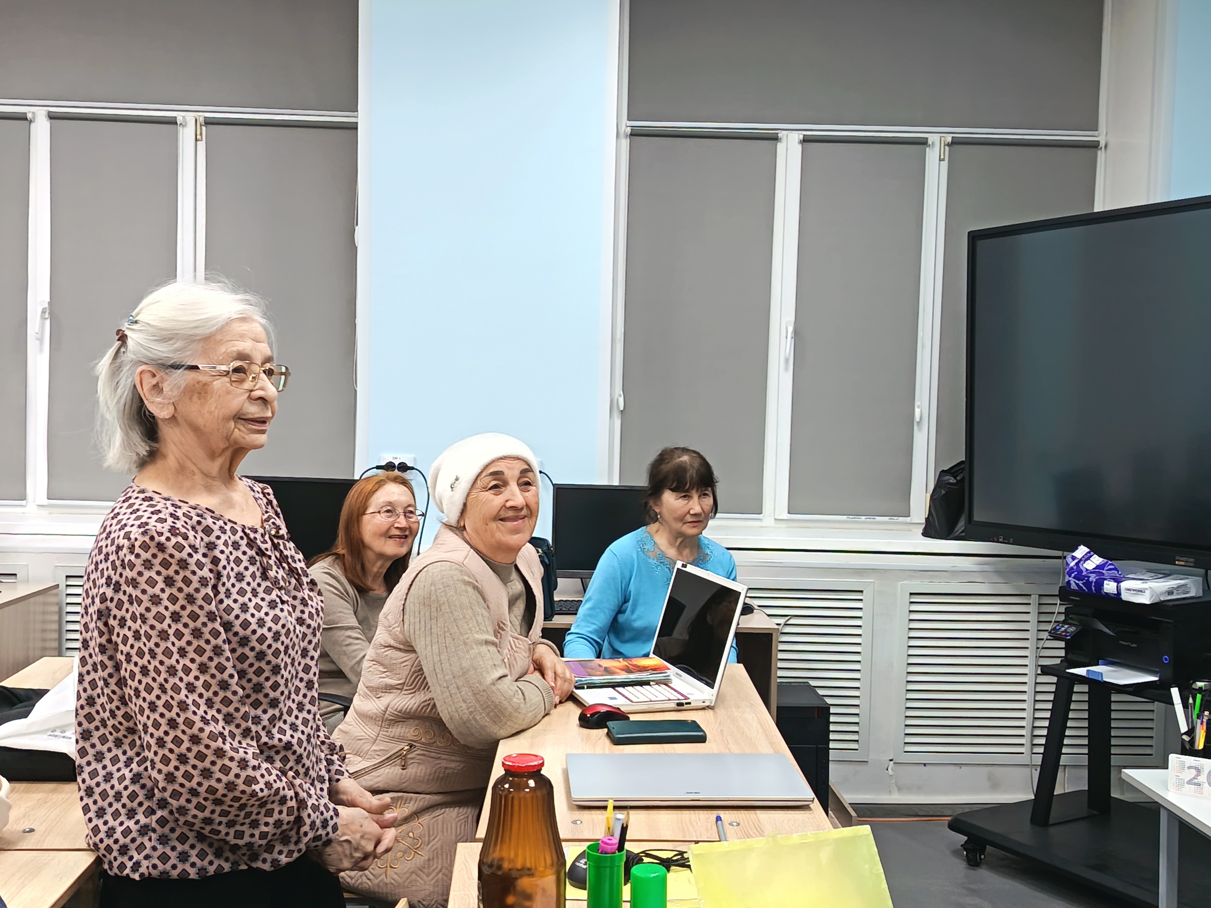 Завершились бесплатные курсы компьютерной грамотности для старшего поколения