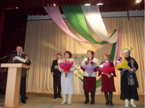 Международный женский день в Бавлах отметили  традиционным концертом с подарками и цветами