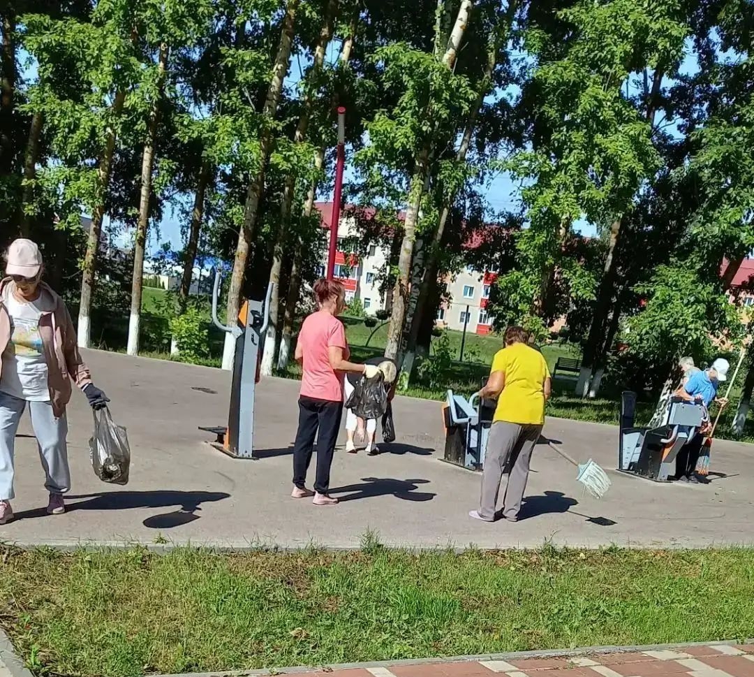 Субботник в любимом парке Субботник в любимом парке