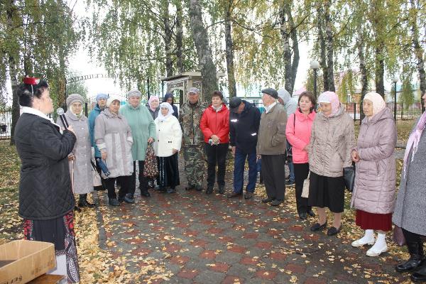 Праздник для пожилых в парке