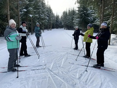 В весну бодрящей лыжной прогулкой