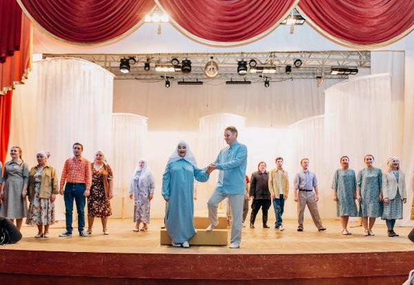 Азнакаевское старшее поколение посетили юбилейный бенефис Луизы Султановой