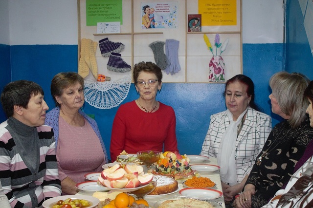 День матери в кругу друзей