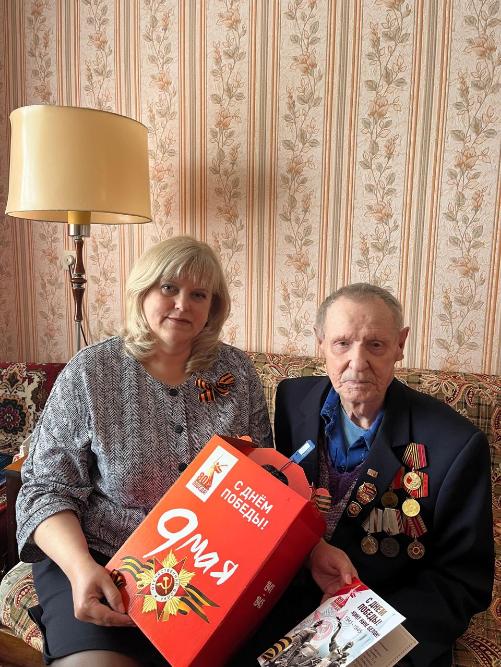 Вручение подарка к 80 летию Победы в Вов
