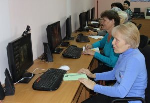 Уроки компьютерной грамотности стартовали для дрожжановских пенсионеров.