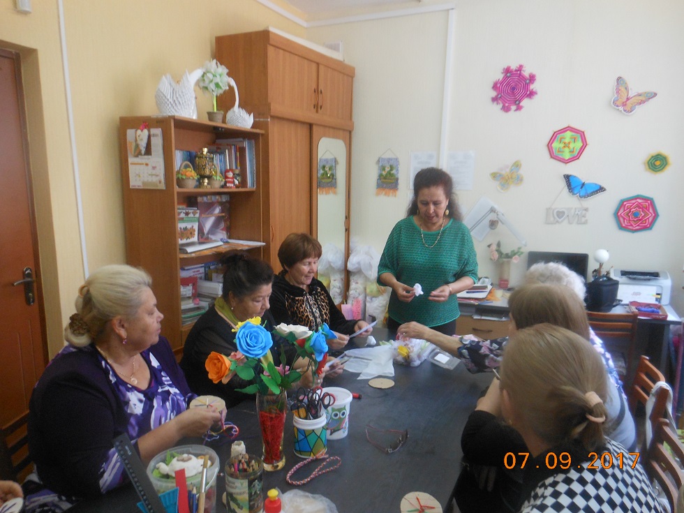 Пенсионеры встречают осень с полезными занятиями