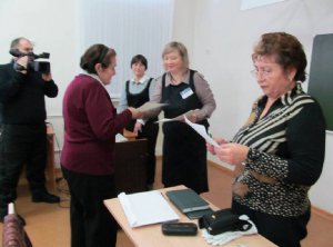 Первая в этом учебном году группа пенсионеров завершила компьютерные курсы