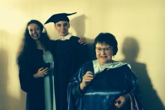 Казанская пенсионерка получила красный диплом в 64 года