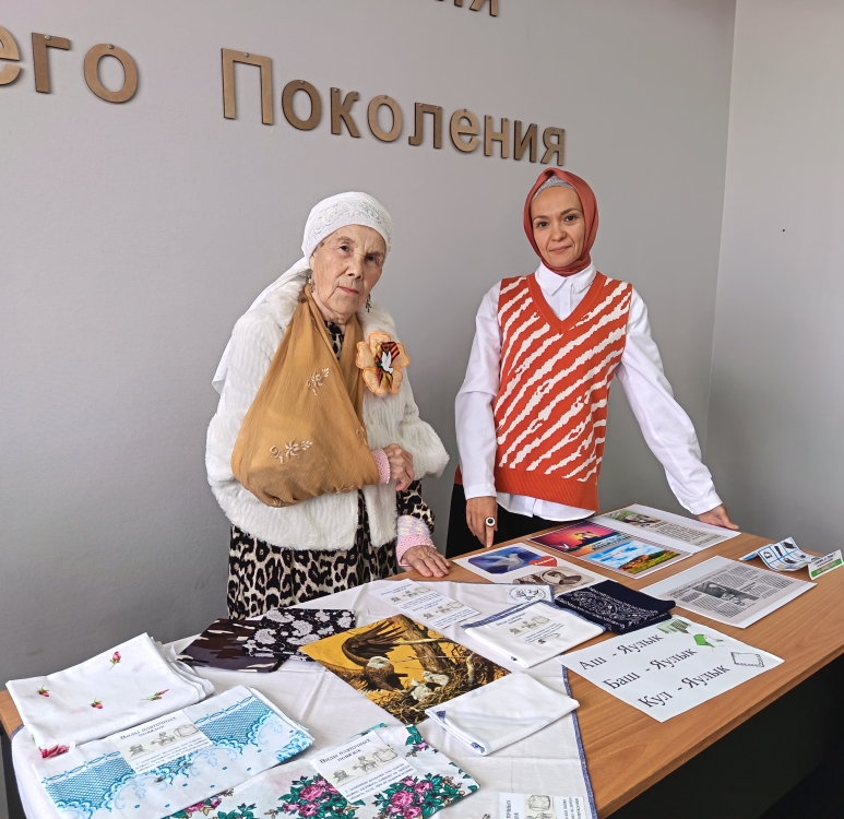 В центре общения старшего поколения г. Азнакаево проходит акция «Платок матери»