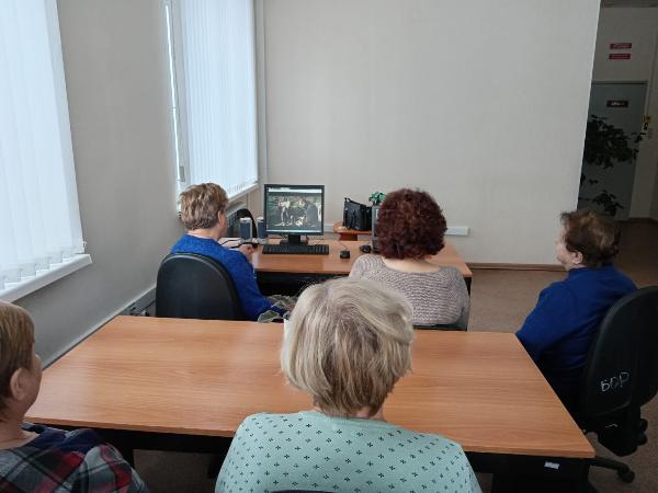  Просмотр фильмов и фотографий, предоставленные Всероссийской общественной организацией «Русское географическое общество» 