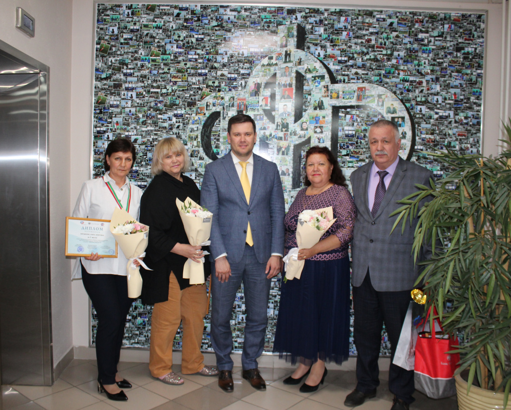 IMG_6333-команда -победитель Альметьевского района 3 место в АЙ-ТИ Олимпиаде.jpg