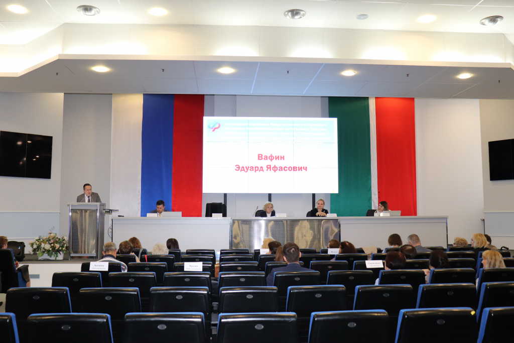 IMG_6269- приветствие Вафина Э.Я. участников торжественной церемонии.jpg